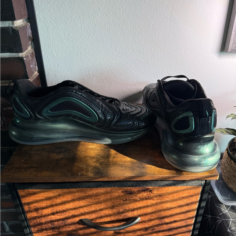 Nike AirMax 720 - Black / Green Sz 12 - GUC